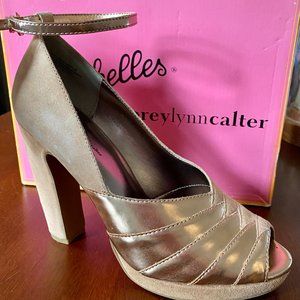 Seychelles "Come Get Me" Nude and Gold Heels Size 9 in original packaging